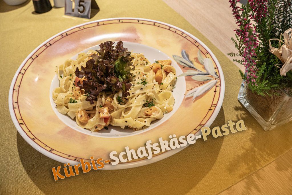 Kürbis-Schafskäse-Pasta